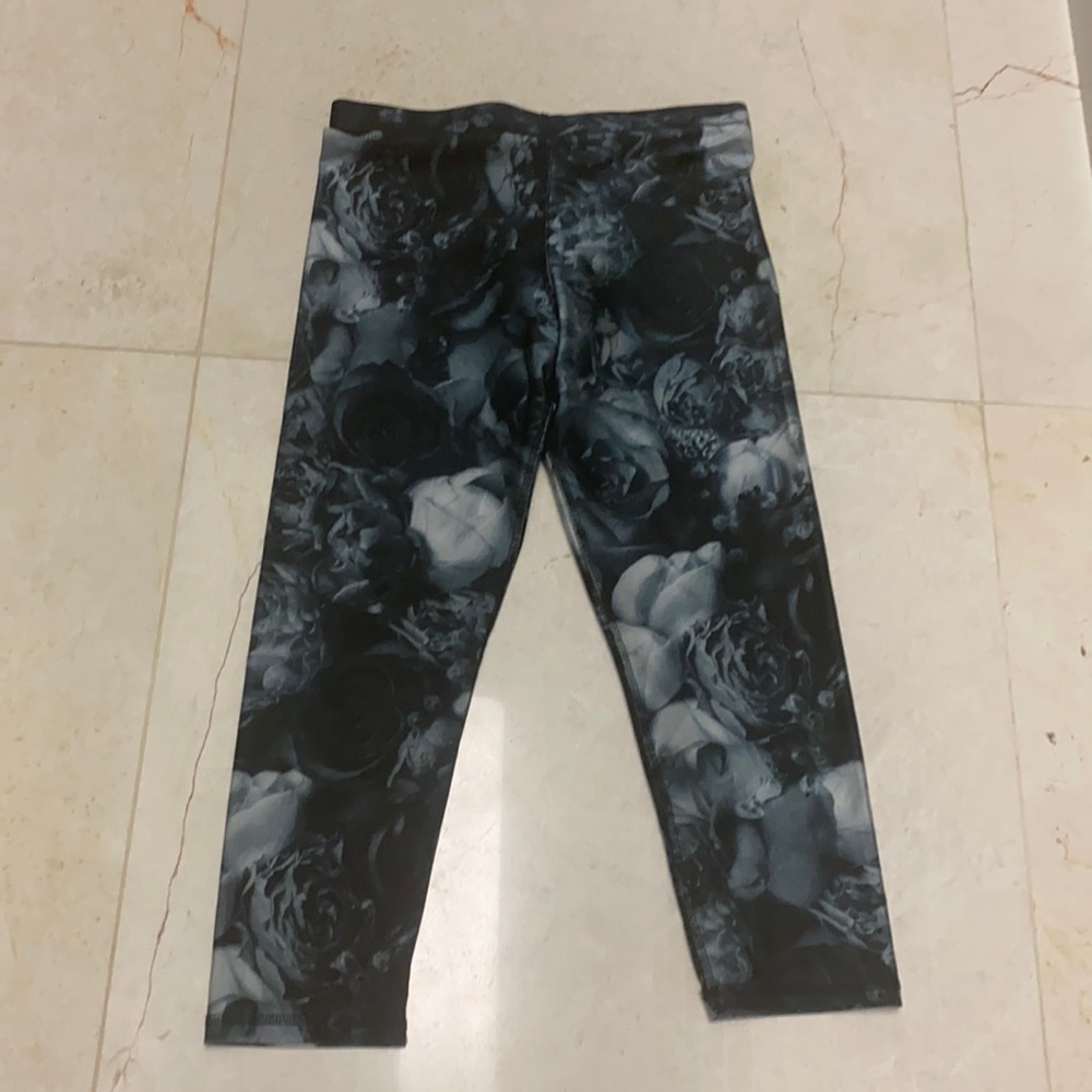 Zara Terez flower crop leggings size Large